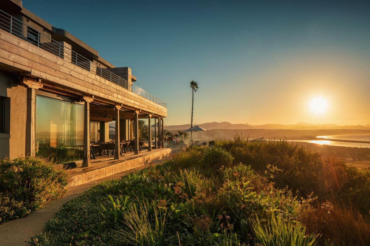 Sky Villa Boutique Hotel By Raw Africa Collection Plettenberg Bay Dış mekan fotoğraf Sunset at the Hotel